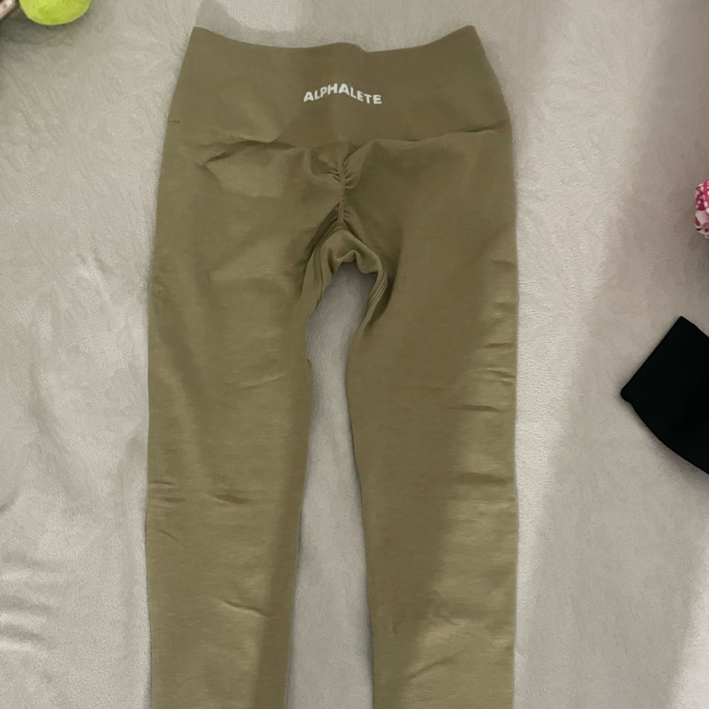 Alphalete amplify leggings in not gold